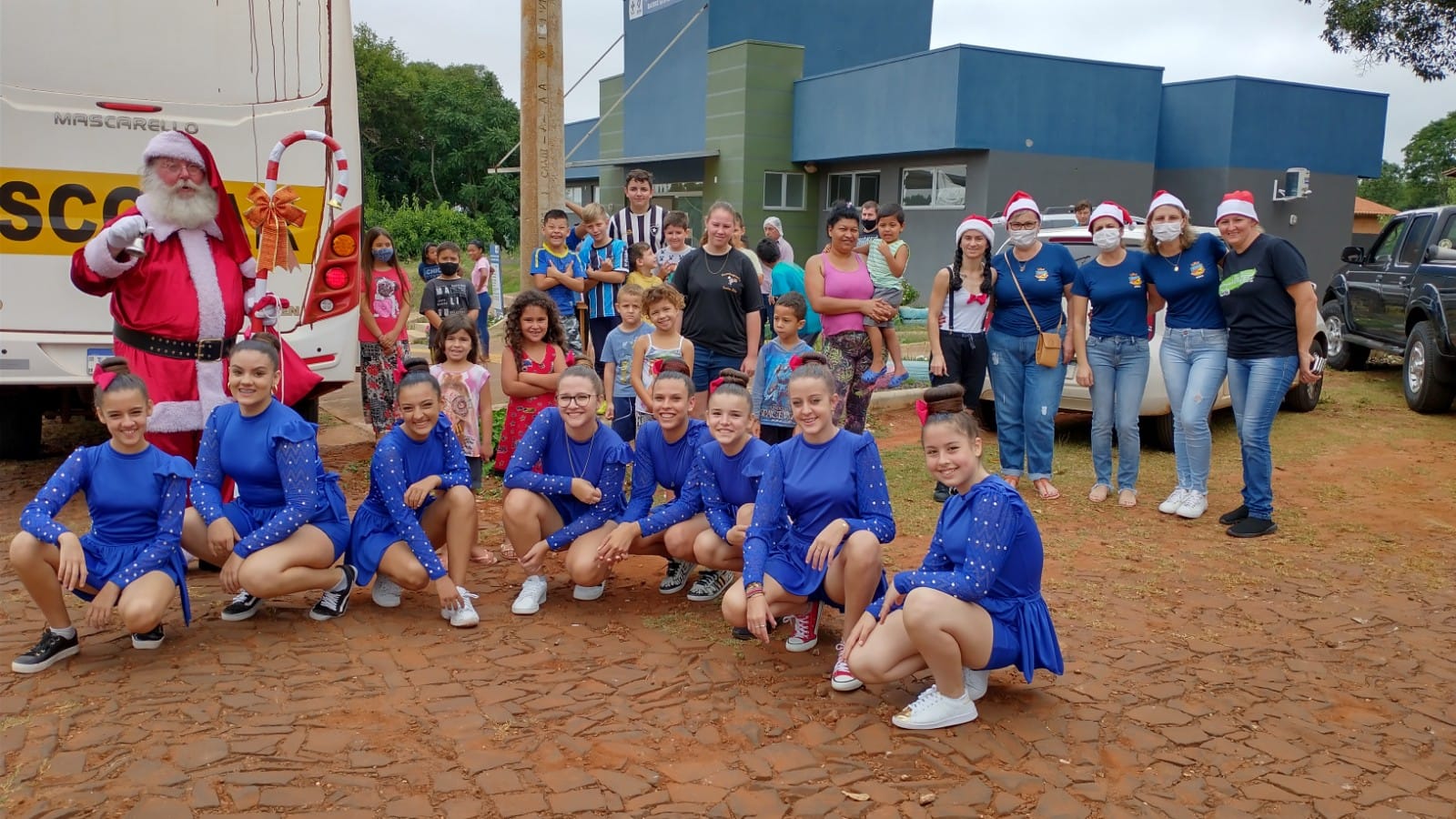 Caravana de Natal leva diversão, alegria e presentes para as crianças nos bairros de Giruá